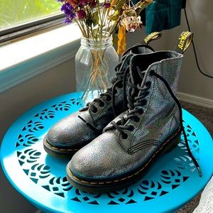 Dr. Martens Iridescent Pascals size 5